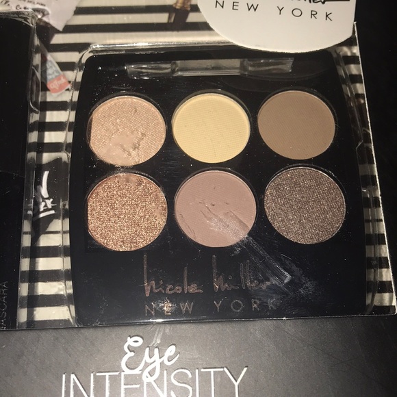 Nicole Miller Makeup Nwt Nicole Miller Make Up Set Poshmark